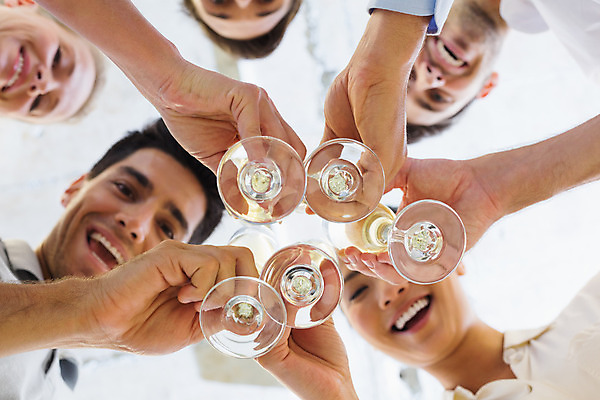 포토 JPG 해외이미지 백인 응시 여자 남자 행복 음료 40대 중년 비즈니스 유리 성공 직장 실내 여러명 20대 성인 30대 사무실 축하 알코올 직장인 비즈니스맨 비즈니스우먼 고급 샴페인 동료 직원 흥분 축배 스파클링와인 해외202004 해외포토 서양인 직업 시선 감정 다수 컨셉 회사 관계 재질 주류 사람 청년 내부 장년 탄산 파일형식