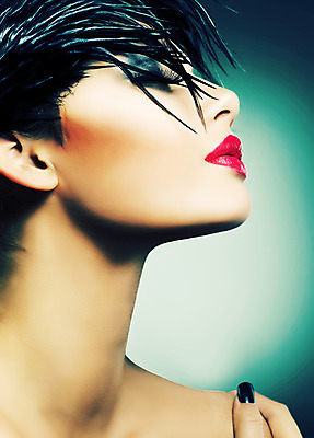 포토 JPG 해외이미지 모델 헤어스타일 응시 얼굴 미술 한명 빨간색 초록색 섹시 파티 유행 상점 검은색 어둠 화장품 할로윈 립스틱 못 화려 우아함 연기 엉덩이 피부 입술 만들기 립글로스 펑크 의료성형뷰티 스타일 힙스터 해외202004 해외포토 1 시선 패션 컬러 컨셉 모션 문화예술 사람 이벤트 신체부위 뷰티 공구 파일형식