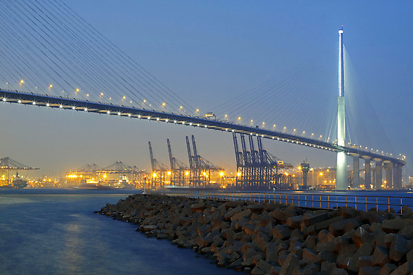 포토 JPG 해외이미지 산업 아시아 바다 돈 비즈니스 교통시설 자동차 하늘 성공 자물쇠 항해 파노라마 사람없음 건물 빨간색 물 파란색 빛 지구본 일출 항구 중국 일몰 화물 도시 보트 고속도로 상품 몸무게 컨테이너 무역 상업 바쁨 포트 무거움 로딩 터미널 해외202004 해외포토 자연요소 건축물 나라 도로 육상교통 컬러 교통 컨셉 배_교통 촬영기법 노을 운송업 재산 무게 시설 파일형식