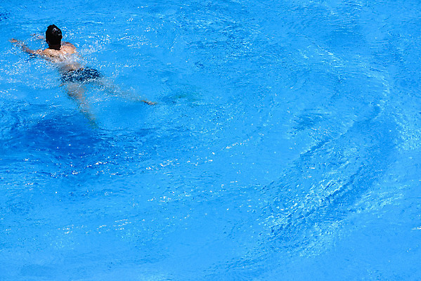 포토 JPG 해외이미지 1 라이프스타일 남자 행복 무기 스포츠 여행 백그라운드 신체 근육 휴가 휴식 건강 사람 성인 사람없음 야외 물 파란색 여행객 수영 기쁨 젖음 자유 흰색 신선 정상 내추럴 궤 해외202004 해외포토 자연요소 감정 컬러 컨셉 생활 수상스포츠 파일형식