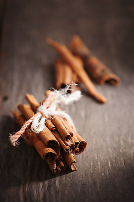 포토 JPG 해외이미지 음식 백그라운드 재료 탁자 건조 요리 사람없음 장식 갈색 막대기 가루 향신료 향 시나몬 해외202004 해외포토 컬러 가구 향미료 파일형식