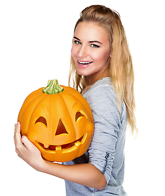 포토 JPG 해외이미지 백인 전통 계절 여자 행복 음식 조각 백그라운드 채소 호박 기념 실내 한명 미소 사람 장식 노란색 파티 축제 기쁨 할로윈 가을 흰색 축하 잡기 10월 해외202004 해외포토 서양인 1 감정 컬러 컨셉 모션 표정 이벤트 내부 날짜 파일형식