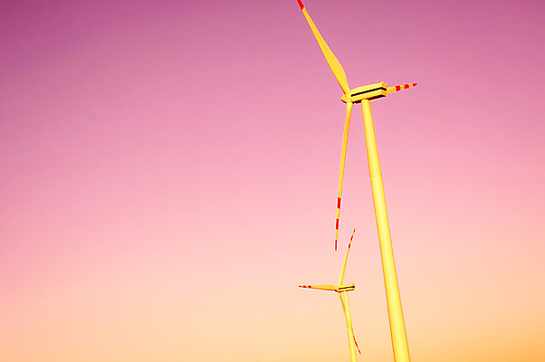 포토 JPG 해외이미지 실루엣 하늘 바람 풍경 사람없음 빨간색 태양 일출 환경 사진촬영 미국 힘 황혼 일몰 풍차 에너지 보호 캘리포니아 해외202004 해외포토 자연요소 컬러 컨셉 북아메리카 날씨 촬영기법 노을 촬영 파일형식