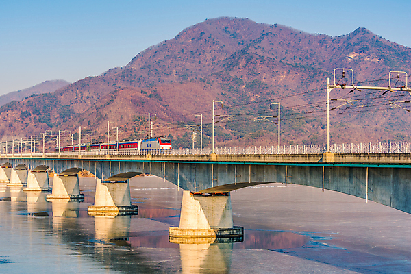 포토 JPG 해외이미지 아시아 교통시설 서울 한국 사람없음 기차 도시 전철 역 단상 남쪽 해외202004 해외포토 나라 육상교통 교통 대중교통 방향 시설 파일형식