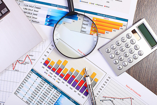 포토 JPG 해외이미지 종이 컨셉 회사 비즈니스 통계 탁자 그래프 직장 사람없음 사무실 펜 볼펜 자료 계산기 정보 키보드 업무 계획 오브젝트 보고서 문서 해외202004 해외포토 가구 문구용품 필기구 장비 작업 파일형식