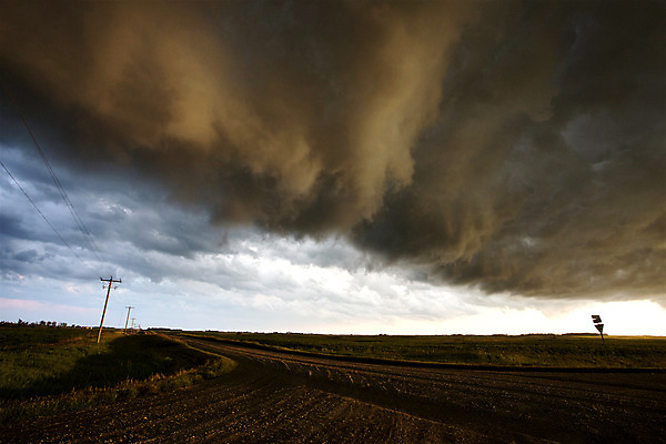 포토 JPG 해외이미지 구름 캐나다 자연 하늘 날씨 풍경 사람없음 여름 어둠 위험 장면 폭풍 내추럴 뇌우 폭풍우 해외202004 해외포토 자연요소 계절 컨셉 북아메리카 비_날씨 자연재해 생태계 파일형식