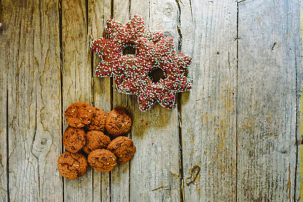 포토 JPG 해외이미지 전통 음식 백그라운드 탁자 디저트 건강 사람없음 목재 갈색 쌓기 쿠키 케이크 초콜릿 어둠 침묵 빵집 흰색 시골 대접 신선 달콤 맛 아침식사 굽기 먹기 칼로리 페스츄리 해로움 핸드메이드 맛있는 해외202004 해외포토 나무 빵 컬러 가구 컨셉 재료 모션 상점 식사 소리 구이 파일형식