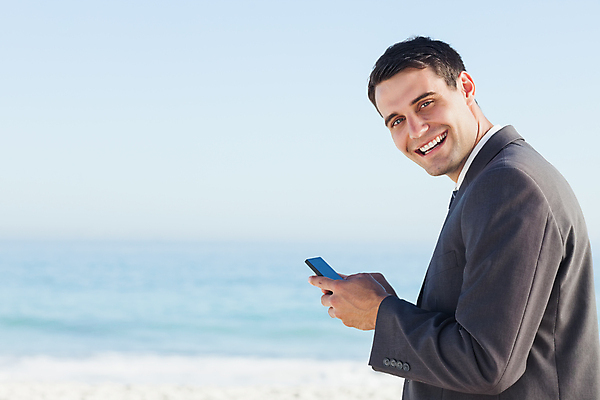 포토 JPG 해외이미지 백인 응시 남자 행복 모래 바다 하늘 넥타이 휴가 짧은머리 갈색머리 한명 사람 정장 20대 성인 야외 물 스마트폰 햇빛 맑음 재킷 잡기 비즈니스맨 성인남자한명만 해외202004 해외포토 자연요소 서양인 1 헤어스타일 시선 잡화 옷 감정 비즈니스 모션 날씨 청년 핸드폰 스마트기기 태양 외투 직장인 남자한명만 성인남자만 파일형식