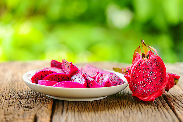 포토 JPG 해외이미지 접시 음식 분홍색 조각 과일 재료 태국 자연 탁자 디저트 건강 육류 씨앗 동양인 사람없음 목재 빨간색 보라색 활발 신선 달콤 자르기 먹기 오브젝트 상쾌 유기농 날것 자연백그라운드 비타민 녹색배경 용과 숙성 이국적 개조 맛있는 해외202004 해외포토 나무 식물 식기 웰빙 감정 아시아 컬러 가구 백그라운드 컨셉 식재료 모션 인종 초록색 맛 생태계 영양소 파일형식