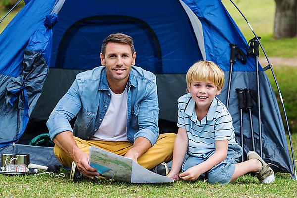 포토 JPG 해외이미지 나무 백인 라이프스타일 남자 행복 아들 어린이 자연 휴가 함께함 텐트 사랑 앉기 소년 잔디 성인 야외 두명 초록색 30대 소풍 봄 펼침 캠핑 시골 아빠 캠핑장 해외202004 해외포토 서양인 식물 계절 감정 컬러 컨셉 가족 모션 레저 캠핑도구 사람 생활 장년 야외활동 생태계 파일형식