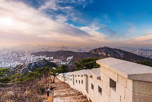 포토 JPG 해외이미지 아시아 문화 여행 겨울 비즈니스 건축양식 하늘 산 서울 한국 풍경 사람없음 사무실 어둠 일몰 도시 도심 야간 장면 스카이라인 남쪽 해외202004 해외포토 자연요소 계절 건축 나라 노을 방향 파일형식