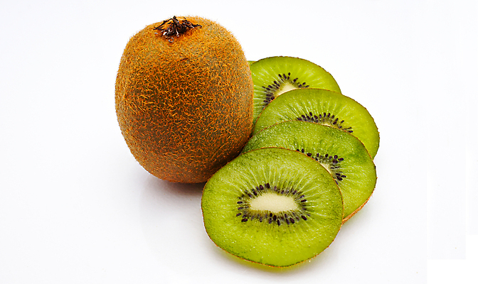 포토 JPG 해외이미지 조각 과일 키위 사람없음 주스 흰배경 슬라이스 해외202004 해외포토 음료 백그라운드 흰색 파일형식