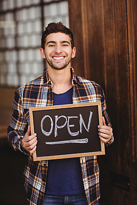 포토 JPG 해외이미지 백인 라이프스타일 남자 행복 커피 음식 비즈니스 청소년 노동자 실내 한명 서기 20대 팔짱 상점 식당 칠판 카페 잡기 업무 오픈 종업원 웨이터 고객 직원 서비스 보여주기 카페테리아 주인 해외202004 해외포토 서양인 직업 1 감정 음료 모션 사람 청년 내부 생활 작업 파일형식