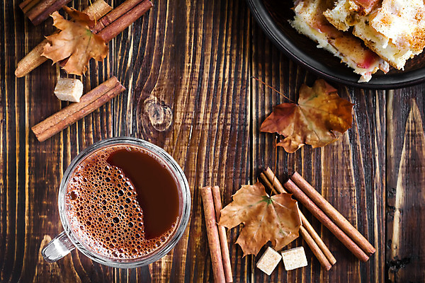 포토 JPG 해외이미지 커피 음료 음식 백그라운드 겨울 유리 탁자 디저트 따뜻함 사람없음 컵 갈색 쿠키 케이크 초콜릿 거품 가을 뜨거움 액체 달콤 코코아 카카오 맛있는 해외202004 해외포토 식기 계절 컬러 가구 재질 맛 파일형식