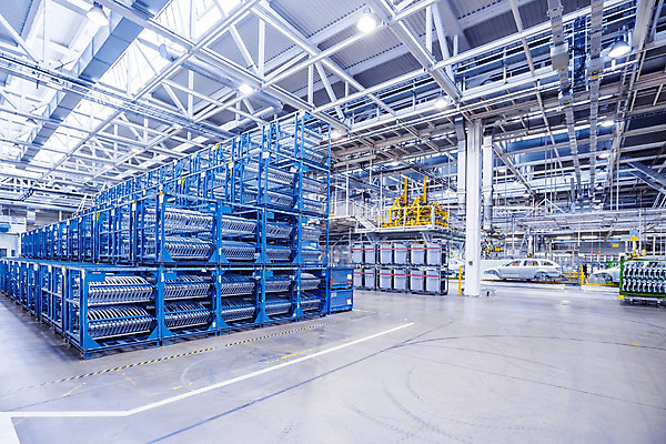 포토 JPG 해외이미지 식물 산업 공장 자동차 새로움 선반 프레임 실내 사람없음 내부 상점 금속 기계 장비 과학기술 제조 상품 주식 가득함 묘사 창고 수납 무거움 분배 철강 공급 많음 해외202004 해외포토 육상교통 가구 컨셉 공업 재질 기술 금융 무게 파일형식