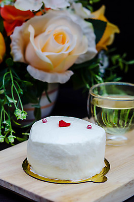 포토 JPG 해외이미지 디저트 사람없음 케이크 빵집 흰색 신선 닫기 달콤 맛 설탕 굽기 크림 코코넛 버터 솜털 바닐라 핸드메이드 프로스팅 해외202004 버터크림 해외포토 음식 컬러 컨셉 과일 모션 상점 구이 제빵 파일형식