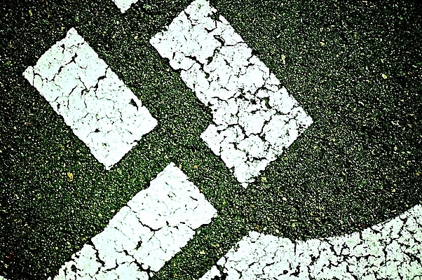 포토 JPG 해외이미지 선 백그라운드 사람없음 초록색 검은색 어둠 회색 흰색 보행로 균열 질감 먼지 암초 그런지 깨짐 콘크리트 해외202004 해외포토 길 컬러 컨셉 모션 파일형식