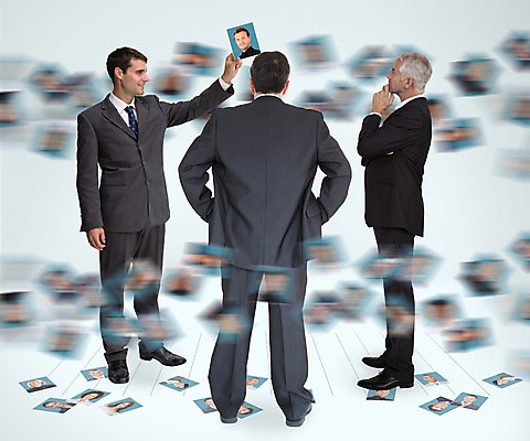 포토 JPG 해외이미지 전신 백인 응시 여자 남자 중년 50대 비즈니스 서기 들기 동양인 여러명 20대 성인 앞모습 옆모습 뒷모습 30대 잡기 직장인 비즈니스맨 비즈니스우먼 선택 직원 고민 경영자 채용 터치스크린 후보 남자만 해외202004 해외포토 서양인 직업 시선 감정 뷰포인트 다수 컨셉 모션 사람 인종 청년 장년 리더 파일형식