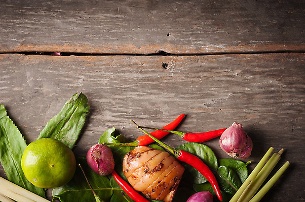 포토 JPG 해외이미지 전통 음식 백그라운드 채소 재료 태국 고추 아침 건강 요리 동양인 사람없음 목재 우주 주방 식사 공백 시골 신선 뜨거움 허브 향신료 준비 매움 날것 라임 지역 레시피 내추럴 적양파 해외202004 해외포토 주간 나무 식물 아시아 과일 양파 인종 맛 향미료 파일형식