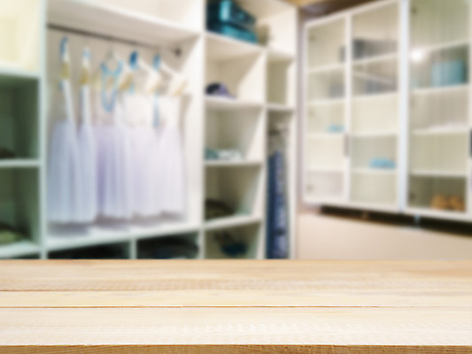 포토 JPG 해외이미지 모자 전통 디자인 드레스 옷 여자 백그라운드 셔츠 장신구 탁자 선반 주택 매달리기 사람없음 내부 아웃포커스 장식 컬러풀 유행 우주 상점 방 흰색 청바지 직물 장롱 발표 소프트포커스 옷걸이 조리대 수납 거짓 블러 신발장 접기 스타일 해외202004 해외포토 잡화 컬러 가구 상의 바지 모션 촬영기법 사람 건물 파일형식