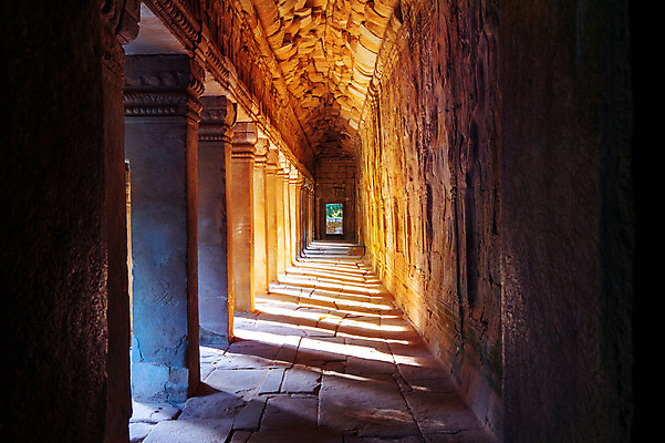 포토 JPG 해외이미지 외관 종교 호수 얼굴 여행 불교 건축양식 태국 사람없음 건물 반사 성당 교회 탑 무덤 사찰 재산 땅 캄보디아 메콩강 미얀마 옛날 파멸 힌두교 해외202004 해외포토 건축물 건축 아시아 컨셉 종교건축 신체부위 금융 파일형식 소멸