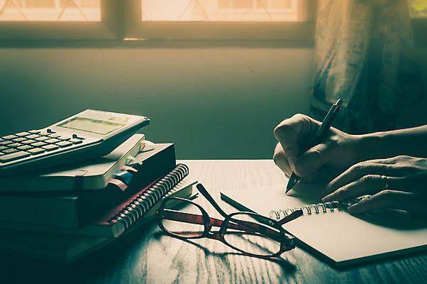 포토 JPG 해외이미지 직업 학생 라이프스타일 교육 안경 백그라운드 비즈니스 아침 추상 휴식 노동자 아이디어 직장 사람없음 책 스터디 사무실 평화 우주 쪽지 공책 수확 도구 업무 비즈니스맨 잡지 작가 책상 문서 문학 주말 소셜네트워크 프리랜서 필터 힙스터 효과 해외202004 해외포토 주간 잡화 패션 남자 가구 컨셉 무늬 농업 회사 문구용품 생활 간행물 학습 작업 직장인 파일형식