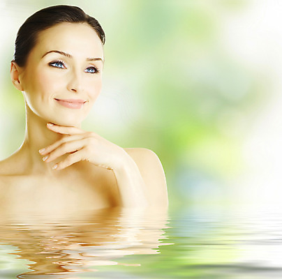 포토 JPG 해외이미지 모델 응시 여자 행복 얼굴 백그라운드 컨셉 신체 아침 건강 한명 성인 치료 물 파란색 섹시 머리 스파 목욕 봄 신선 우아함 누드 수분 날씬함 피부 순수 보케 부드러움 내추럴 돌봄 보습 수분크림 의료성형뷰티 해외202004 해외포토 주간 자연요소 1 시선 계절 감정 컬러 의학 모션 사람 신체부위 청결 화장품 감각 몸매 파일형식