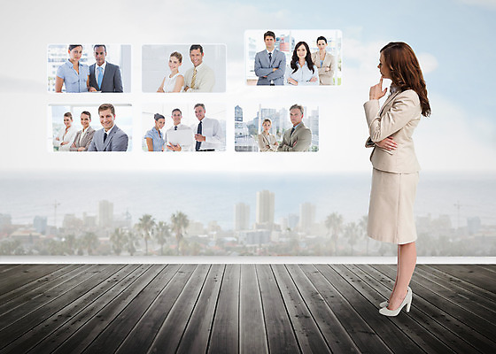 포토 JPG 해외이미지 전신 백인 응시 여자 남자 40대 중년 비즈니스 서기 여러명 20대 성인 옆모습 30대 팔짱 스크린 직장인 비즈니스우먼 선택 직원 고민 채용 해외202004 해외포토 서양인 직업 시선 감정 뷰포인트 다수 컨셉 모션 사람 청년 장년 파일형식