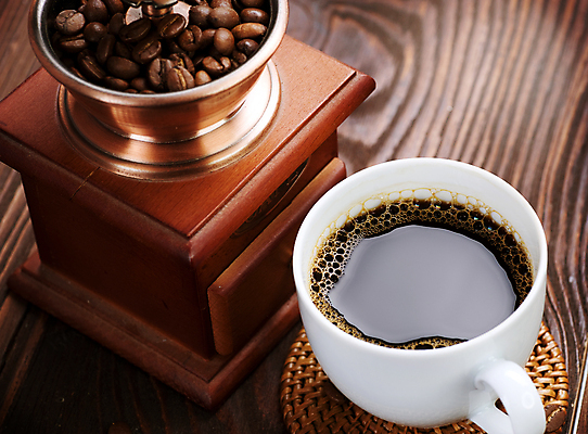 포토 JPG 해외이미지 디자인 커피 음료 음식 백그라운드 사람없음 내부 컵 갈색 검은색 카페 머그컵 그라인더 에스프레소 세피아 카페인 카피스페이스 국경 해외202004 해외포토 식기 컬러 촬영기법 상점 공백 커피용품 파일형식