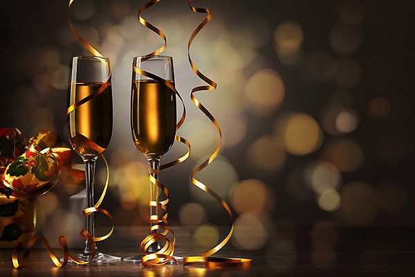 포토 JPG 해외이미지 디자인 기념일 행복 리본 음료 백그라운드 크리스마스 겨울 검은배경 새로움 기념 선물 사랑 사람없음 빛 상자 파티 축제 낭만 축하 알코올 샴페인 샴페인잔 해외202004 해외포토 계절 감정 컨셉 술잔 주류 이벤트 검은색 파일형식