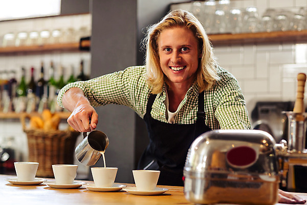 포토 JPG 해외이미지 백인 라이프스타일 남자 행복 커피 음료 비즈니스 청소년 한명 앉기 20대 컵 식당 힘 카페 머그컵 잡기 바 뜨거움 시원함 고객 서비스 아메리카노 카페테리아 에스프레소 단절 카페인 해외202004 해외포토 서양인 1 식기 감정 모션 사람 청년 생활 상점 파일형식