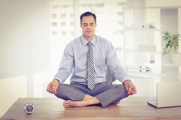 포토 JPG 해외이미지 백인 남자 40대 중년 셔츠 생각 넥타이 휴식 실내 한명 사람 노트북 침묵 비즈니스맨 동료 직원 해외202004 해외포토 서양인 1 잡화 컨셉 상의 비즈니스 관계 성인 내부 전자제품 소리 직장인 파일형식