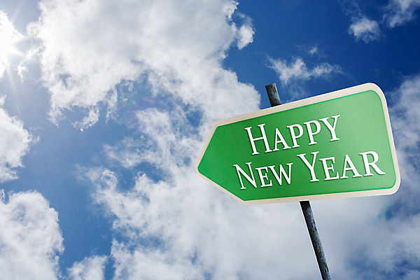 포토 JPG 해외이미지 구름 텍스트 하늘 사람없음 컴퓨터그래픽 초록색 파란색 빛 햇빛 디지털 맑음 가리킴 방향 사인 도로표지판 해피뉴이어 카피스페이스 해외202004 해외포토 자연요소 도로 컬러 날씨 손짓 그래픽 태양 공백 새해인사 표지판 파일형식