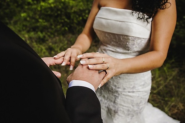 포토 JPG 해외이미지 커플 드레스 여자 꽃 행복 결혼 밭 신혼부부 포옹 결혼식 사랑 정장 사람없음 야외 파티 유행 걷기 낭만 흰색 반지 잡기 아내 화려 우아함 배열 약혼 해외202004 해외포토 레이스천 식물 부부 옷 감정 컬러 컨셉 농업 장신구 관계 안기 모션 사람 이벤트 직물 약속 신혼 파일형식