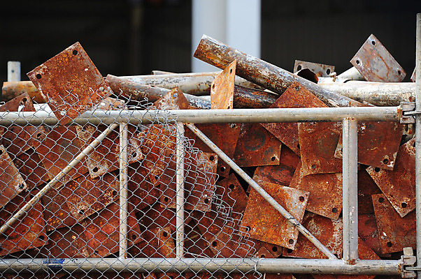 포토 JPG 해외이미지 산업 사람없음 쌓기 상점 금속 장비 천 철 부식 무거움 흙더미 철강 해외202004 해외포토 모션 재질 흙 직물 무게 파일형식 더미