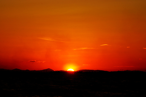 포토 JPG 해외이미지 바다 백그라운드 자연 하늘 풍경 사람없음 빨간색 빛 햇빛 태양 반사 노란색 일출 황혼 일몰 수평선 해외202004 해외포토 자연요소 컬러 노을 생태계 파일형식