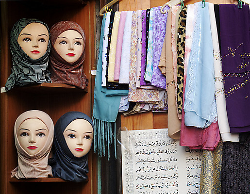 포토 JPG 해외이미지 전통 옷 여자 중동 사람없음 유행 판매 상점 목도리 시장 이슬람교 상업 시리아 아랍어 해외202004 해외포토 잡화 나라 종교 사람 파일형식