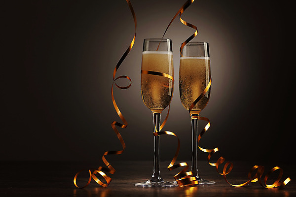 포토 JPG 해외이미지 디자인 기념일 행복 리본 음료 백그라운드 크리스마스 겨울 검은배경 새로움 기념 선물 사랑 사람없음 빛 상자 파티 축제 낭만 축하 알코올 샴페인 샴페인잔 해외202004 해외포토 계절 감정 컨셉 술잔 주류 이벤트 검은색 파일형식