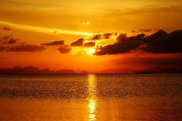 포토 JPG 해외이미지 바다 백그라운드 자연 하늘 풍경 사람없음 빨간색 빛 햇빛 태양 반사 노란색 일출 황혼 일몰 수평선 해외202004 해외포토 자연요소 컬러 노을 생태계 파일형식