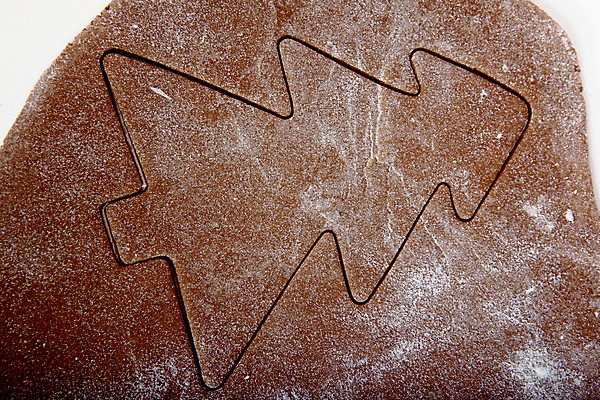 포토 JPG 해외이미지 모양 나무 전통 계절 문화 음식 크리스마스 겨울 재료 탁자 디저트 사탕 요리 사람없음 목재 장식 갈색 쿠키 축제 빵집 흰색 축하 달콤 설탕 굽기 준비 날것 반죽 만들기 밀가루 해외202004 해외포토 식물 기념일 컬러 가구 컨셉 모션 상점 맛 가루 구이 파일형식