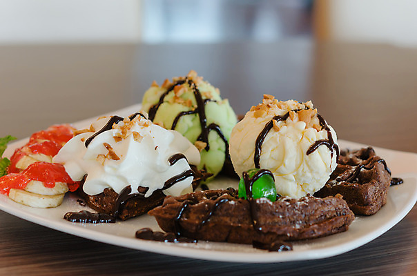 포토 JPG 해외이미지 음식 아이스크림 디저트 사람없음 컬러풀 갈색 초콜릿 흰색 달콤 크림 토핑 시럽 와플 페스츄리 해외202004 해외포토 빵 컬러 맛 파일형식