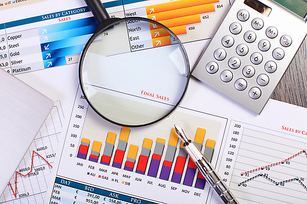 포토 JPG 해외이미지 종이 컨셉 회사 비즈니스 통계 탁자 그래프 직장 사람없음 사무실 펜 볼펜 자료 계산기 정보 키보드 업무 계획 오브젝트 보고서 문서 해외202004 해외포토 가구 문구용품 필기구 장비 작업 파일형식