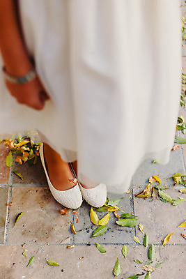 포토 JPG 해외이미지 백인 라이프스타일 손 커플 드레스 여자 행복 결혼 신발 발 결혼식 사랑 사람 이벤트 성인 사람없음 섹시 유행 기쁨 낭만 흰색 축하 아내 우아함 묘사 약혼 양발 해외202004 해외포토 서양인 옷 감정 컬러 컨셉 관계 생활 신체부위 약속 파일형식