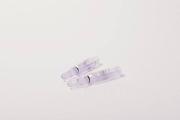 포토 JPG 해외이미지 과학 백그라운드 유리 유리병 건강 병원 주사기 사람없음 치료 파란색 약 건강관리 장비 흰색 투명 액체 실험실 바이러스 질병 생명공학 약국 가득함 주사약 테라피 조제 고립 당뇨병 돌봄 백신 복용 예방접종 예방주사 치료제 항생제 해외202004 해외포토 컬러 의학 의료기기 모션 재질 병_용기 실험 관리 뷰티 예방 만들기 접종 파일형식