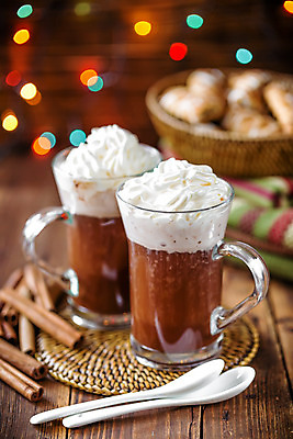 포토 JPG 해외이미지 행복 커피 음료 음식 겨울 유리 탁자 디저트 따뜻함 사람없음 컵 쿠키 초콜릿 머그컵 축하 뜨거움 액체 달콤 코코아 카카오 맛있는 해외202004 해외포토 식기 계절 감정 가구 컨셉 재질 맛 파일형식