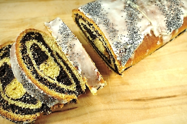 포토 JPG 해외이미지 전통 계절 음식 빵 조각 탁자 휴가 디저트 요리 씨앗 사람없음 목재 장식 쿠키 케이크 식사 빵집 신선 달콤 맛 아침식사 자르기 굽기 먹기 슬라이스 광택 양귀비 폴란드 해외202004 해외포토 나무 식물 꽃 유럽 가구 컨셉 재료 모션 상점 구이 파일형식