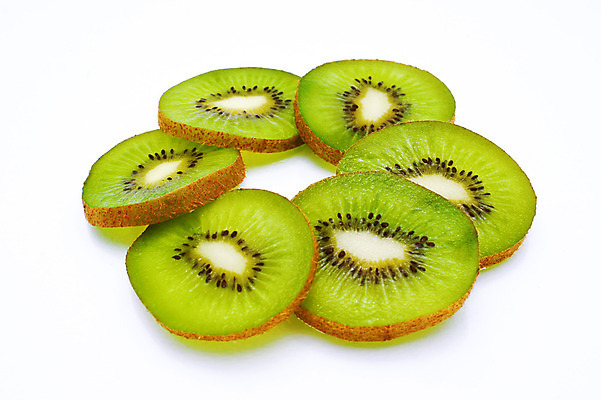 포토 JPG 해외이미지 조각 과일 키위 사람없음 주스 흰배경 슬라이스 해외202004 해외포토 음료 백그라운드 흰색 파일형식