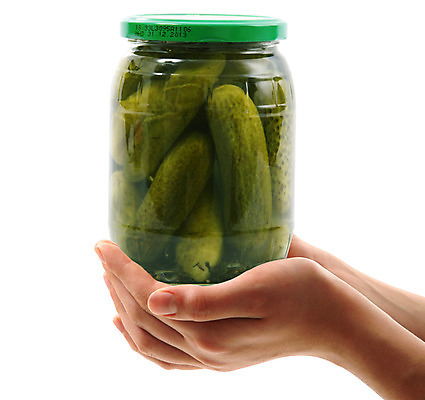 포토 JPG 해외이미지 손 음식 조각 컨셉 농업 채소 자연 유리 오이 실내 식이요법 관리 사람없음 초록색 주방 꽃병 신선 잡기 항아리 보호 흰배경 유기농 피클 영양 고립 돌봄 바이오 지원 해외202004 해외포토 웰빙 꽃 산업 컬러 백그라운드 모션 재질 건강 내부 신체부위 흰색 도자기 생태계 절임 파일형식