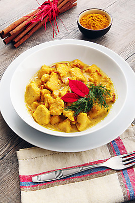 포토 JPG 해외이미지 접시 백그라운드 육류 요리 동양인 사람없음 노란색 식사 저녁식사 치킨 흰색 맛 인도인 매움 후추 카레 점심식사 살사댄스 맛있는 해외202004 해외포토 외국인 식기 음식 컬러 컨셉 식재료 인종 춤 향신료 닭고기요리 파일형식