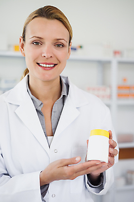 포토 JPG 해외이미지 백인 응시 여자 실내 건강 한명 상반신 성인 30대 금발 약 의사 대접 약국 조제 약사 의료성형뷰티 성인여자한명만 해외202004 해외포토 서양인 1 헤어스타일 시선 의학 사람 내부 장년 의료진 만들기 여자한명만 성인여자만 파일형식